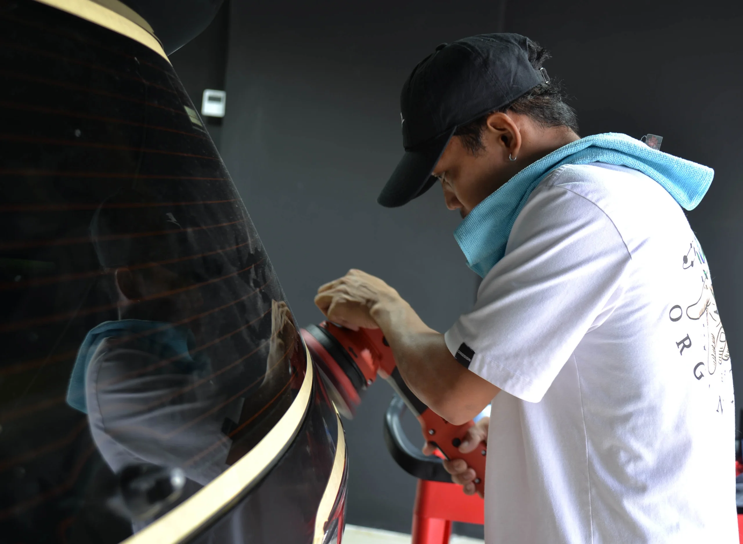 Buffing a Black car with red Flex vce 26 L MC Buffing Power tool
